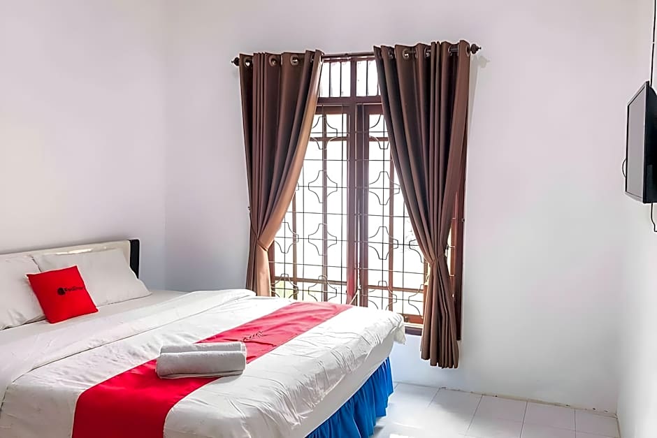 RedDoorz near Eco Green Park Batu
