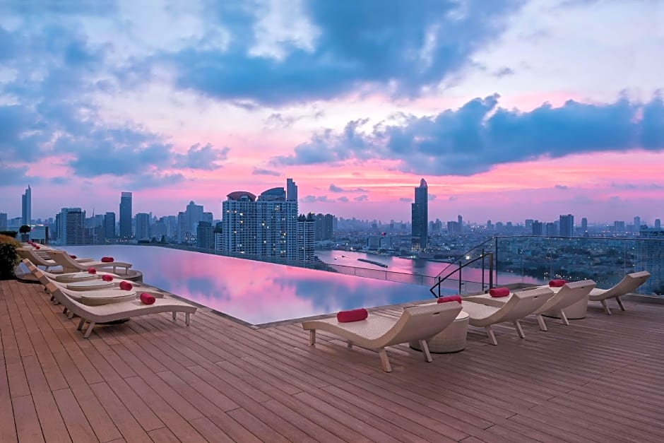 Avani Riverside Bangkok Hotel