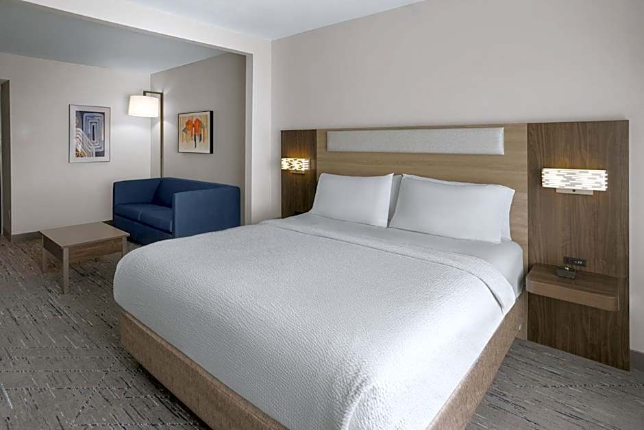 Holiday Inn Express Syracuse-Fairgrounds by IHG