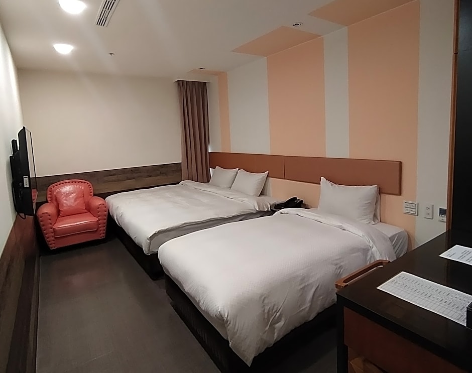 Hotel J