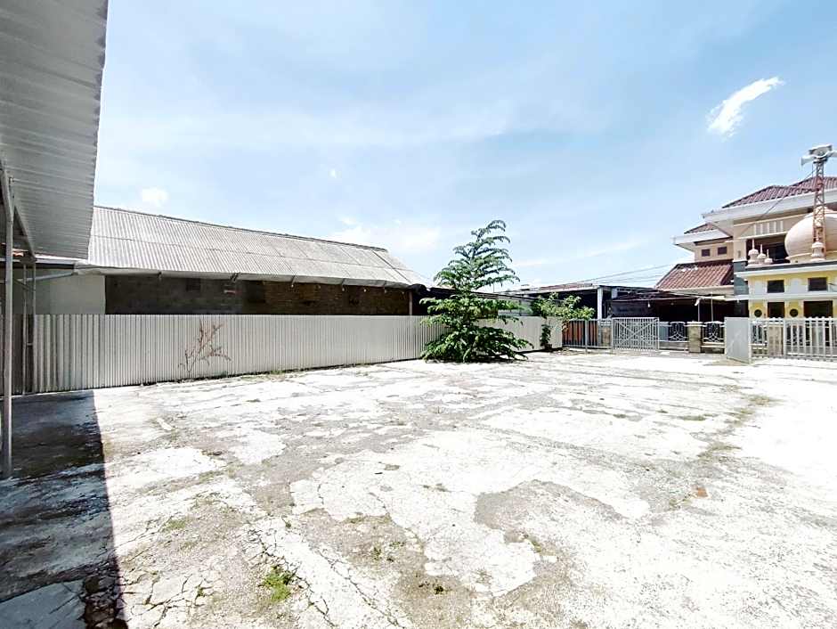 RedDoorz Near Exit Toll Banyumanik Semarang