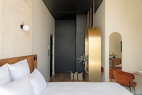 Deluxe Junior Suite - Rhone View