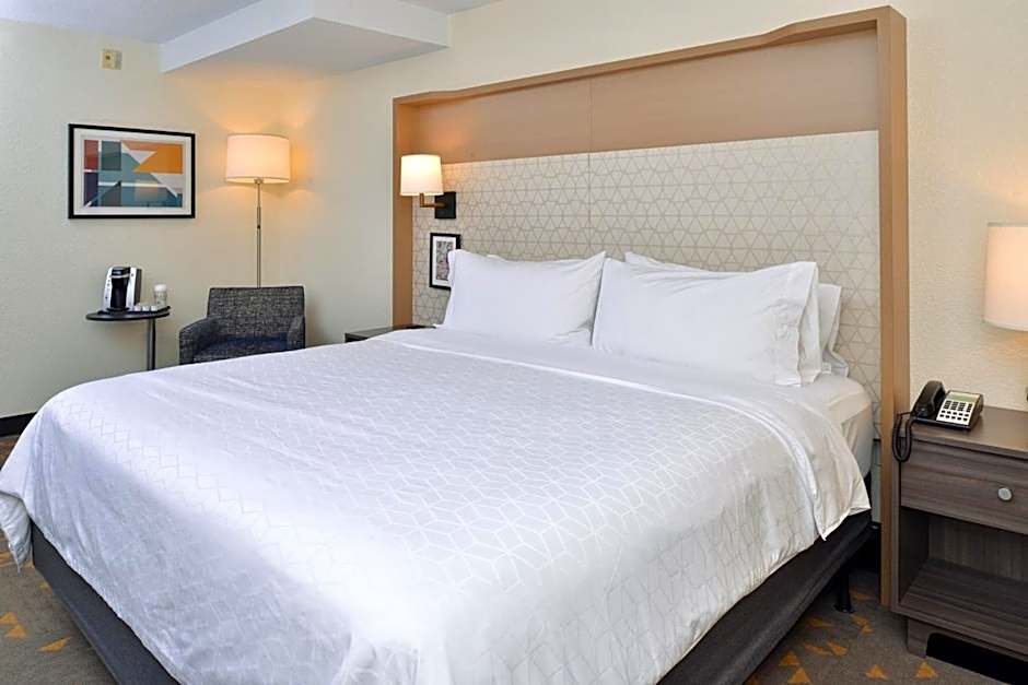 Holiday Inn Hotel & Suites Overland Park-Convention Center By IHG
