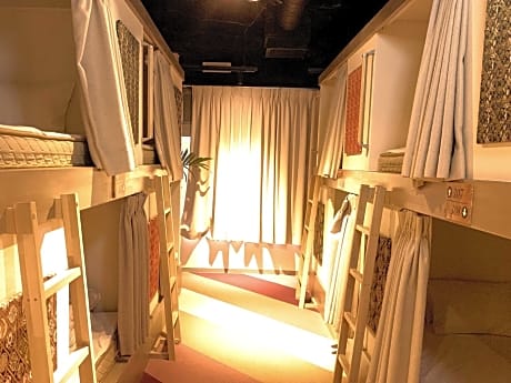 Big cabin 3rd floor upper level Male Only