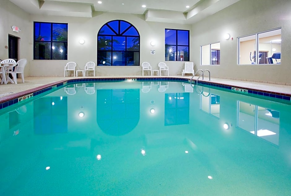 Holiday Inn Express & Suites Rocky Mount Smith Mountain Lake By IHG