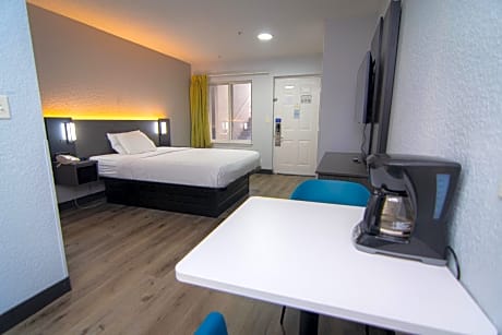 Queen Room - Disability Access - Roll in Shower
