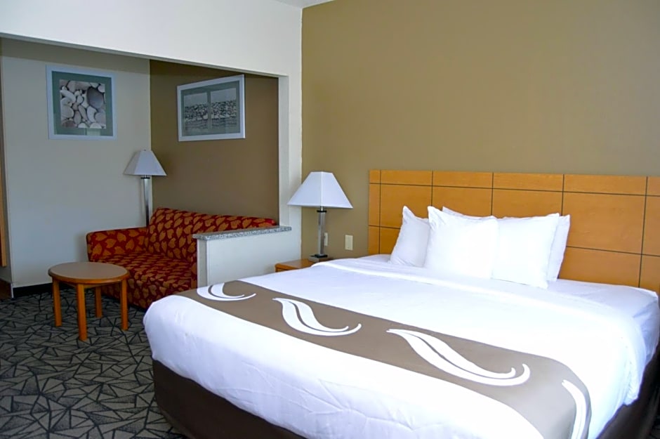 Quality Inn - Coralville