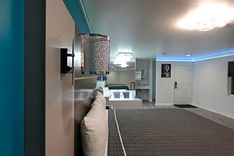 Deluxe King Suite