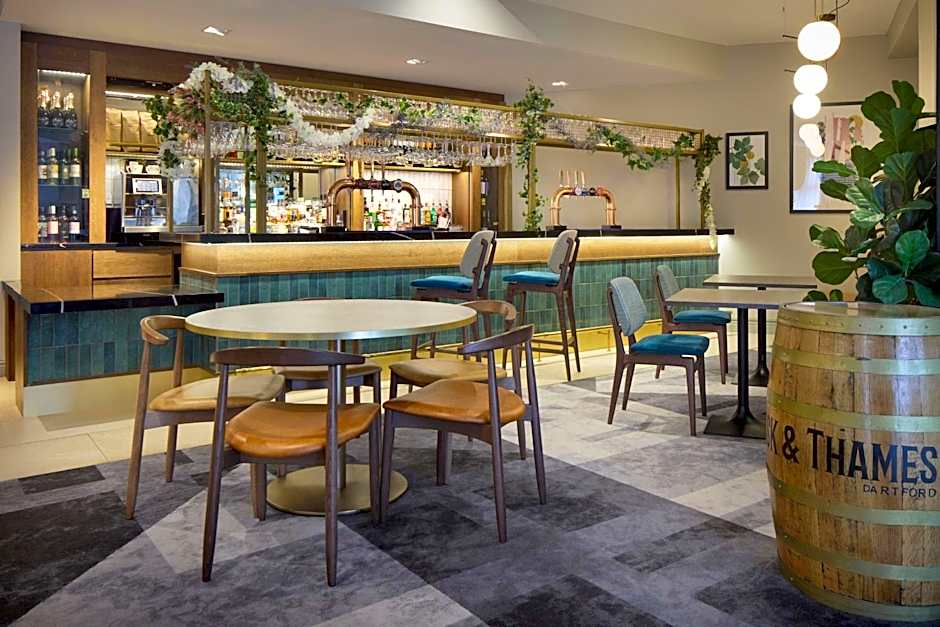 DoubleTree by Hilton Dartford Bridge