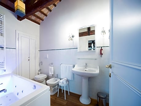 Deluxe double with jacuzzi