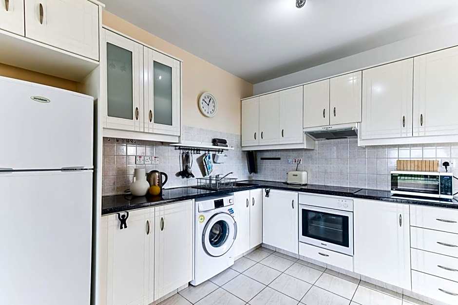 Sunny View - A Stunning Apartment with private rooftop