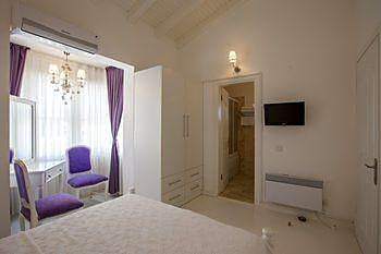 Alaroof Hotel