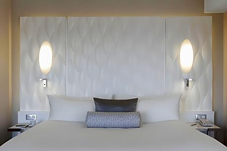 Junior Suite, 1 King, Aix-en-Provence view, Skyline view, Balcony