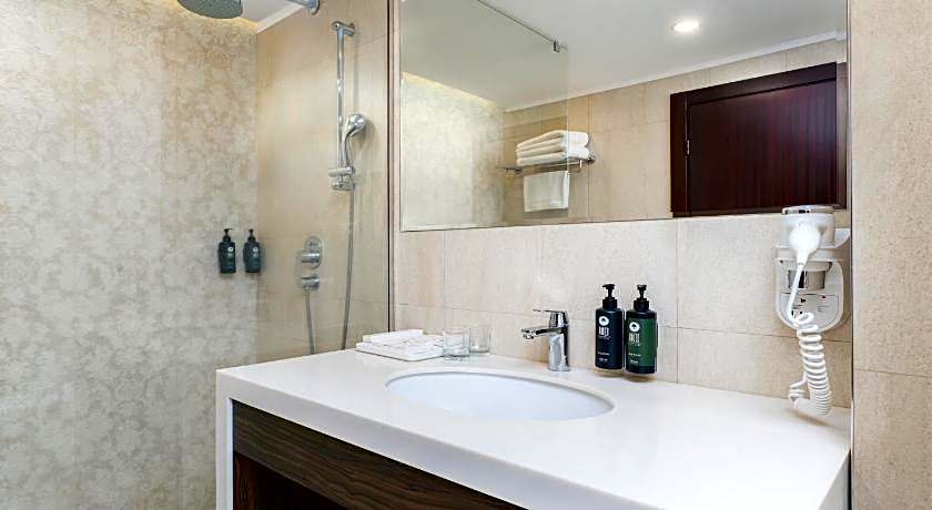 Ramada Hotel & Suites by Wyndham Yerevan