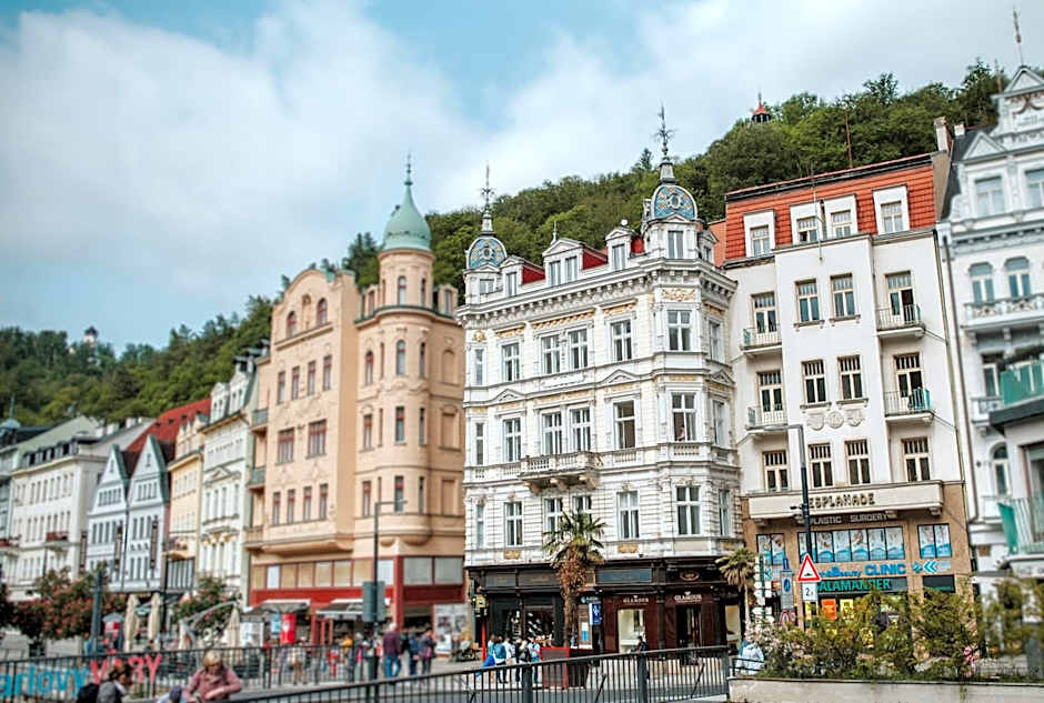 Esplanade Self Check-in Hotel