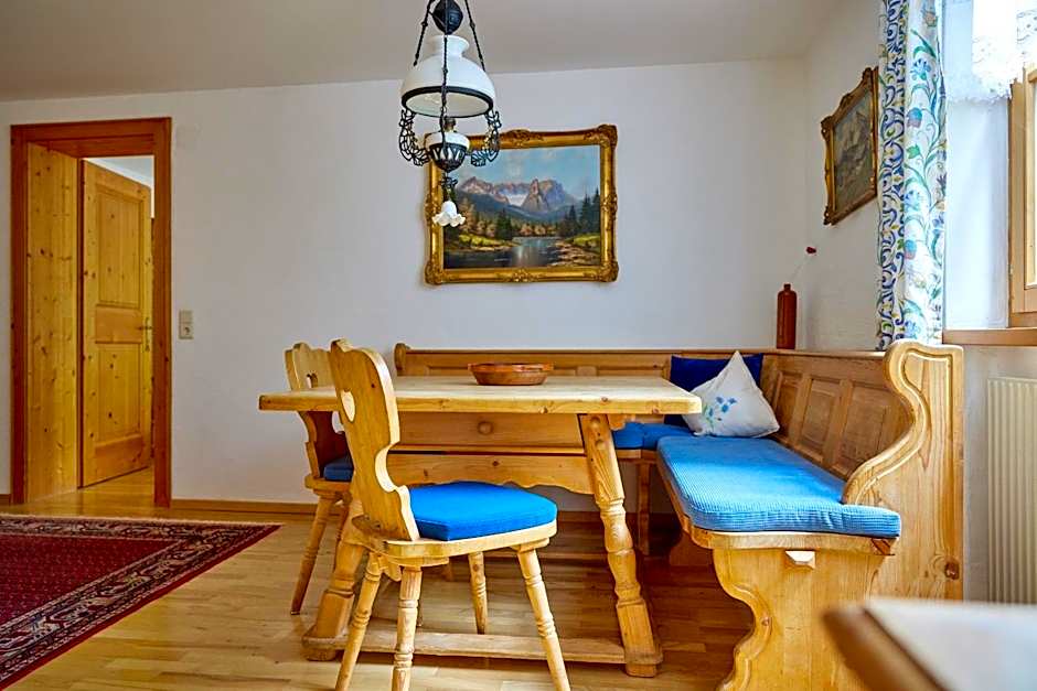 Alt Montafon Hotel Appartements by Pferd auf Wolke