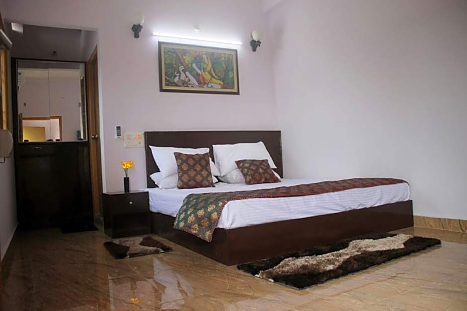 Goroomgo D S Stay Varanasi - 2km From Gadowlia