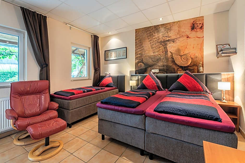 AKZENT Land-Hotel Zum Schwan, Garni WEILERSWIST-METTERNICH, 3 E-LADESTATIONEN, Nähe PHANTASIALAND, PALMENPARADIES Euskirchen