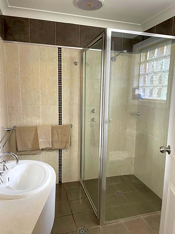 Cattlemans Country Motor Inn & Serviced Apartments