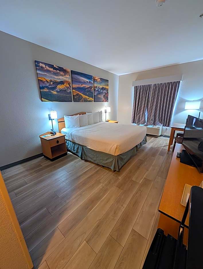 Days Inn & Suites by Wyndham Castle Rock