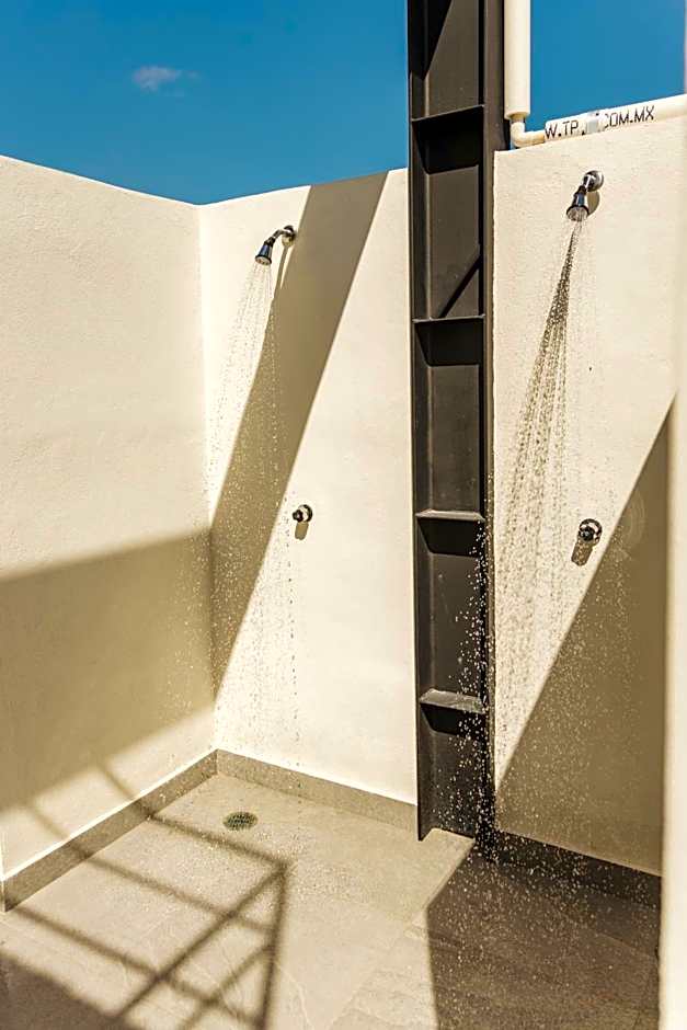 Caleta Hostel Rooftop & Pool