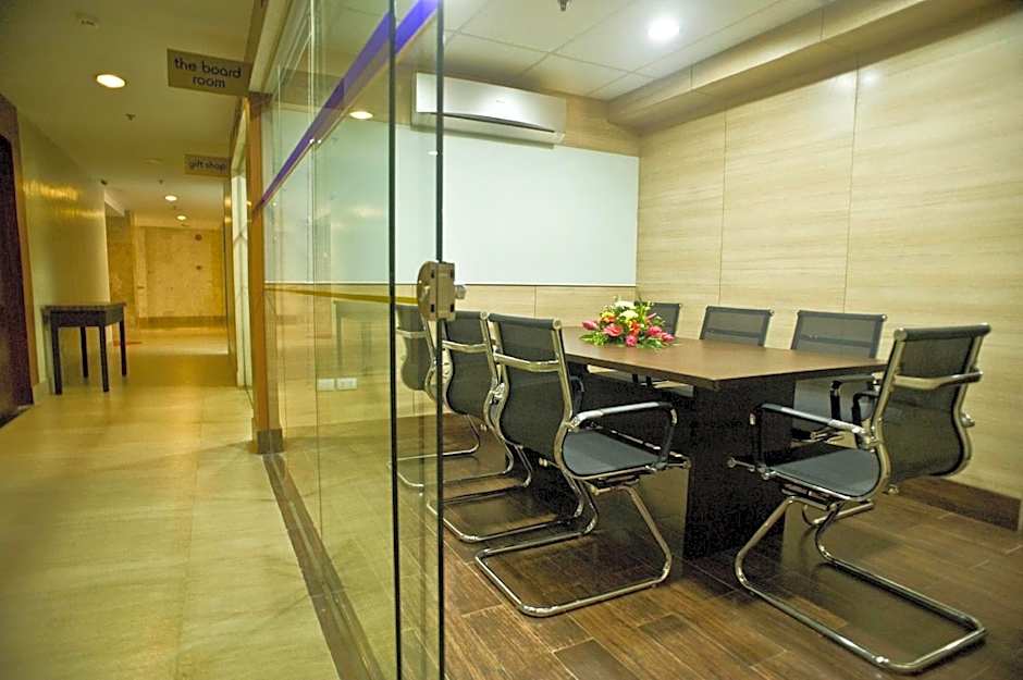 Goldberry Suites & Hotel Mactan