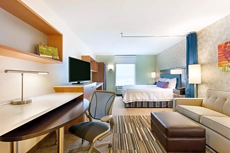 1 King Bed Studio Suite Nonsmoking