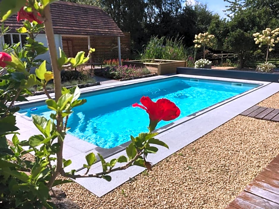 La Chambre du Chemin Vert : Spa Piscine Sauna