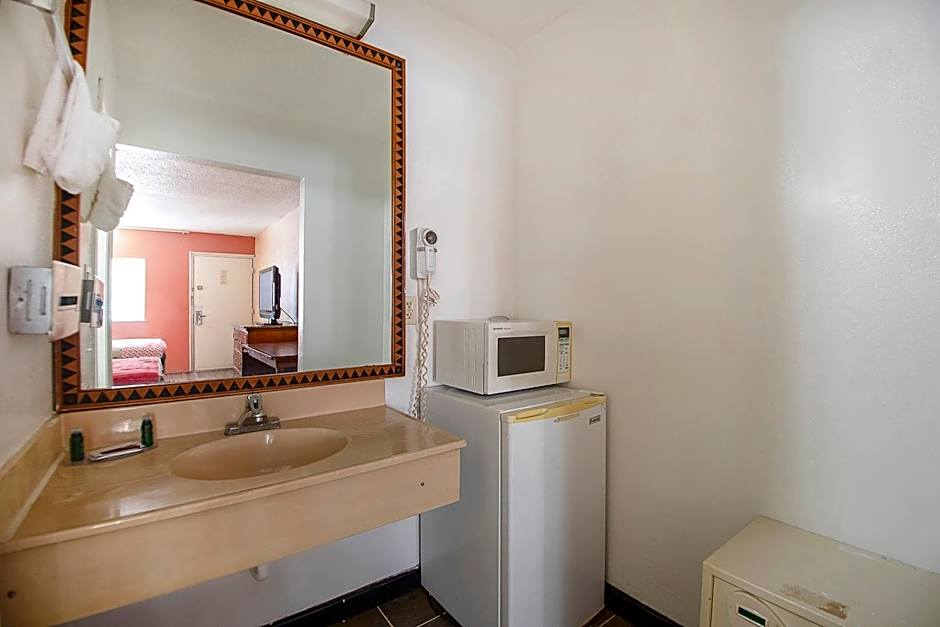 Hotel O Daylight Inn Elkhart I-90, IN