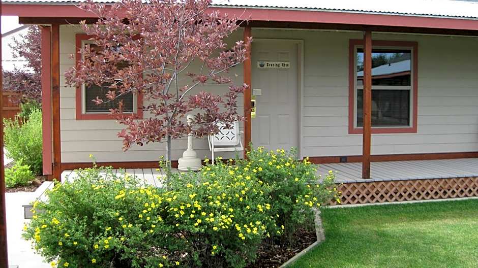 Pinedale Cozy Cabins