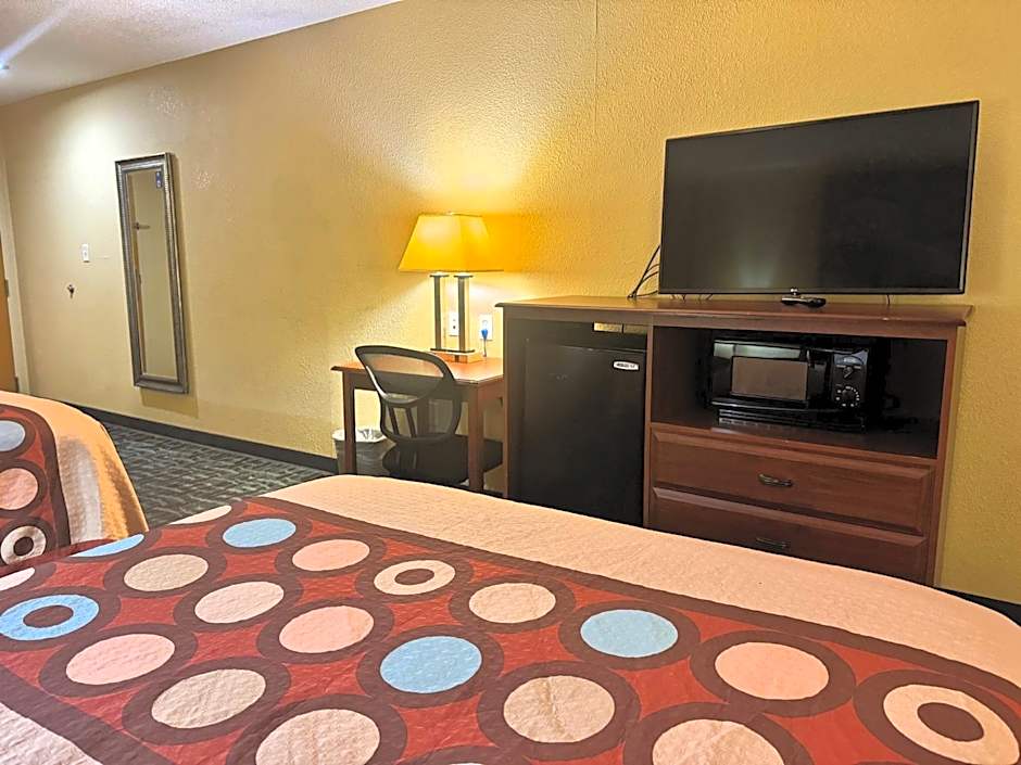 Super 8 by Wyndham Hattiesburg South