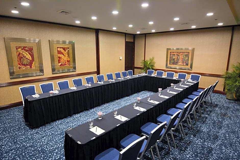 Hilton Palm Beach Airport