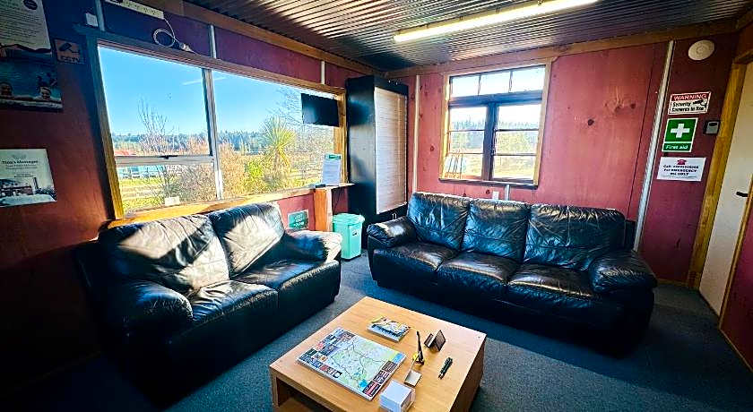 The Crossing Lodge and Backpackers