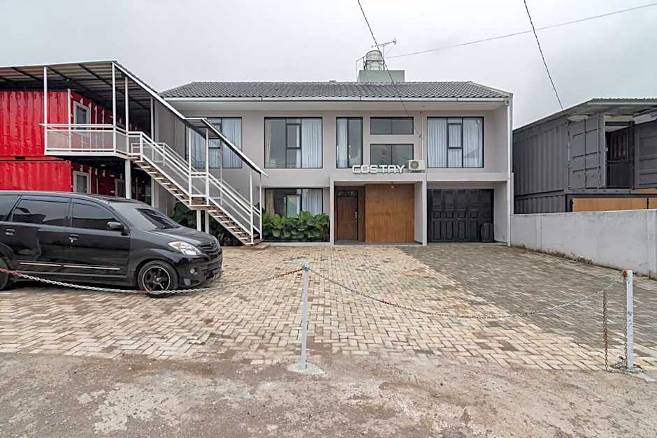 RedDoorz Plus near Lembang Park & Zoo