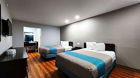 Queen Room with Two Queen Beds - Smoking