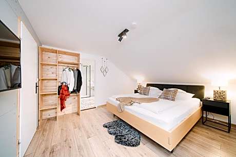Apartment with Mountain View