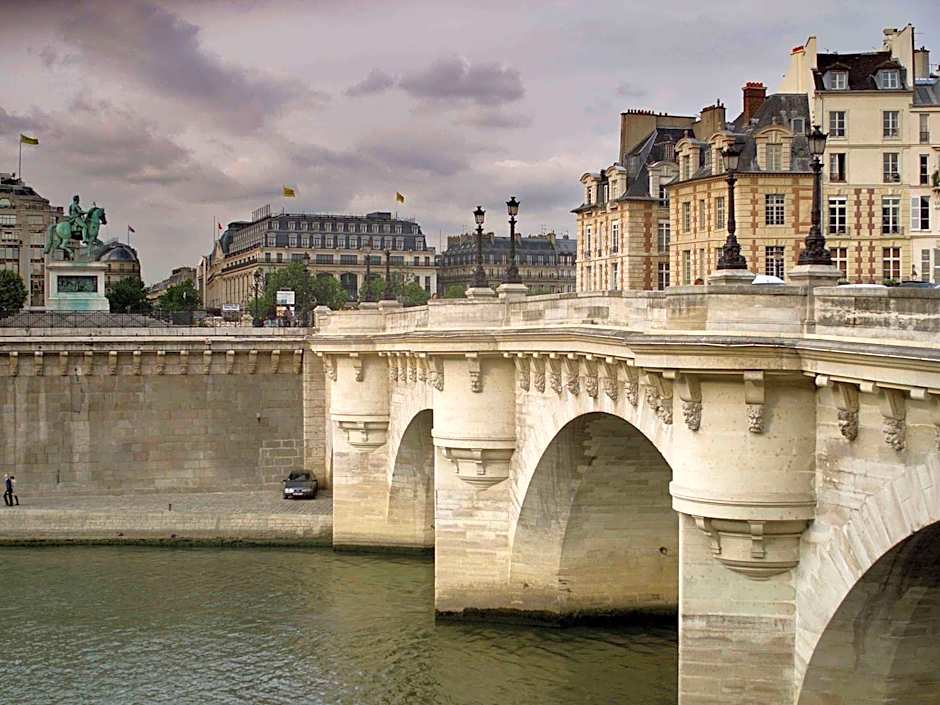 ibis Paris Canal Saint Martin