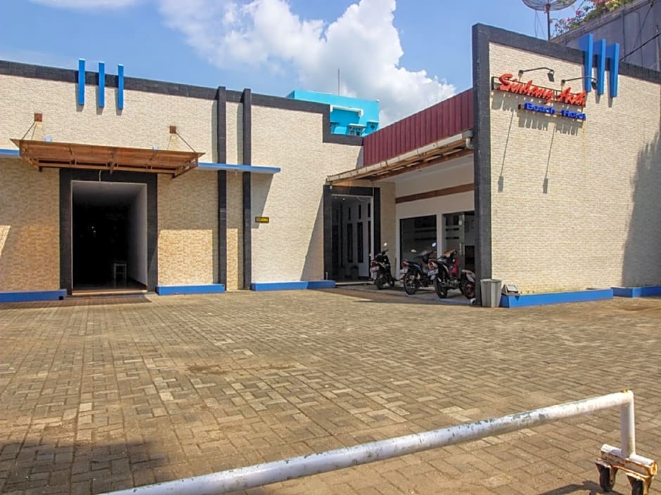 RedDoorz near Goa Panggung