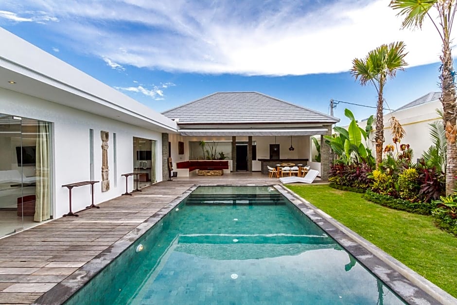 Villa Saha - Elegant 3-Bedroom in Seminyak