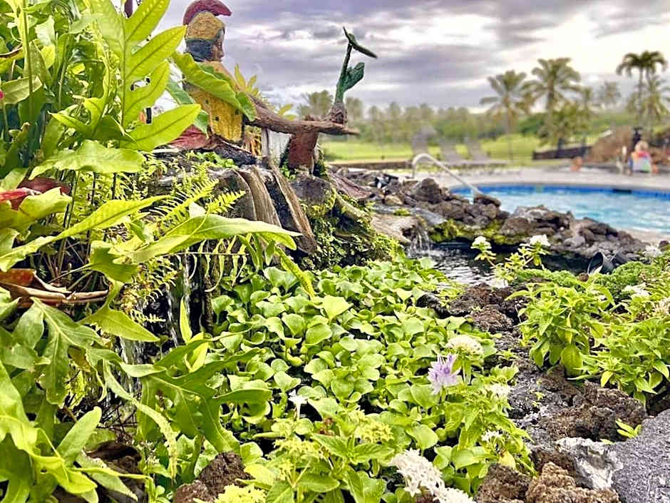 Beachfront 1 Bedroom Condo with Private Beach, Pool, Hot Tub