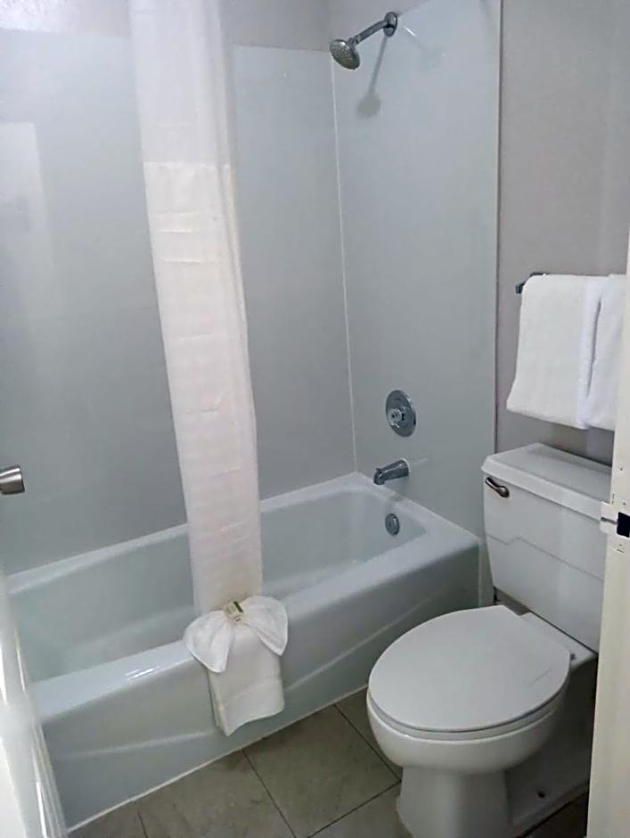 Days Inn by Wyndham Irving Grapevine DFW Airport North