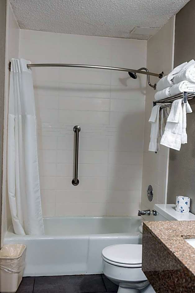 AmericInn by Wyndham Appleton Downtown