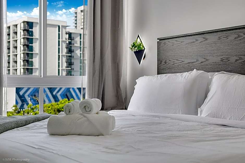 Lux 3BR City-View Retreat in Hollywood, 3rd Floor