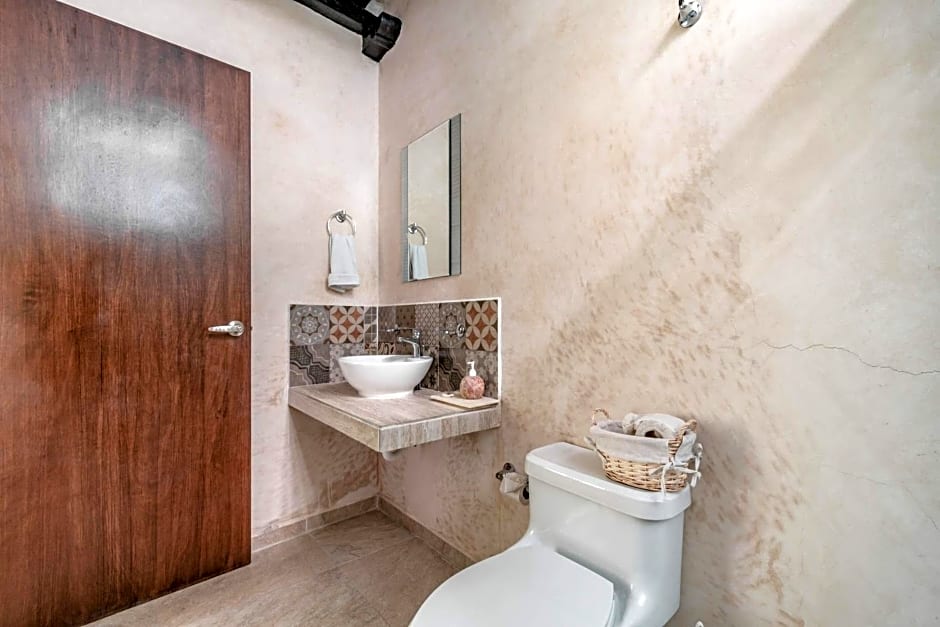 Hotel Colonial Zaci by GuruHotel