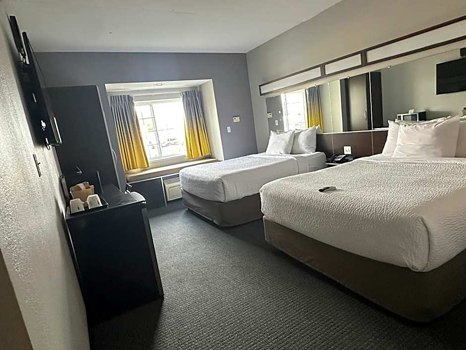 Microtel Inn & Suites by Wyndham Quincy Downtown/River Area