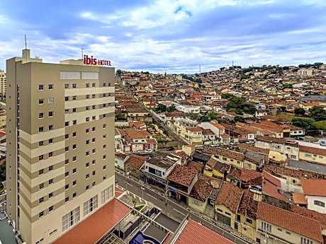 ibis Jacarei