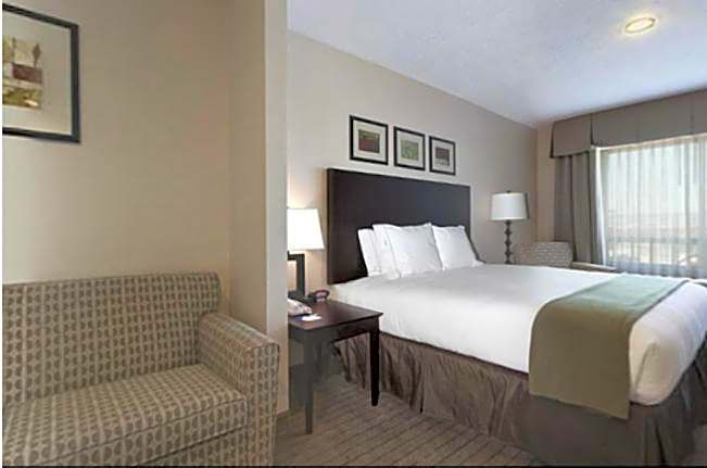 Holiday Inn Express Hotel & Suites Grants Milan By IHG