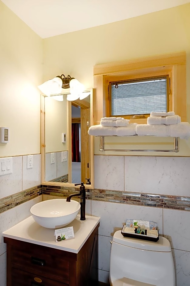 Adirondack Spruce Lodge