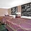 Super 8 by Wyndham Austell/Six Flags