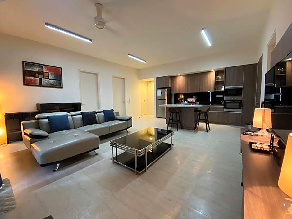 By The Sea Side Seaview and Mountain View 252